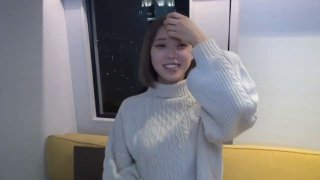 我的漂亮老婆,居然和富裕老头睡在我的床上